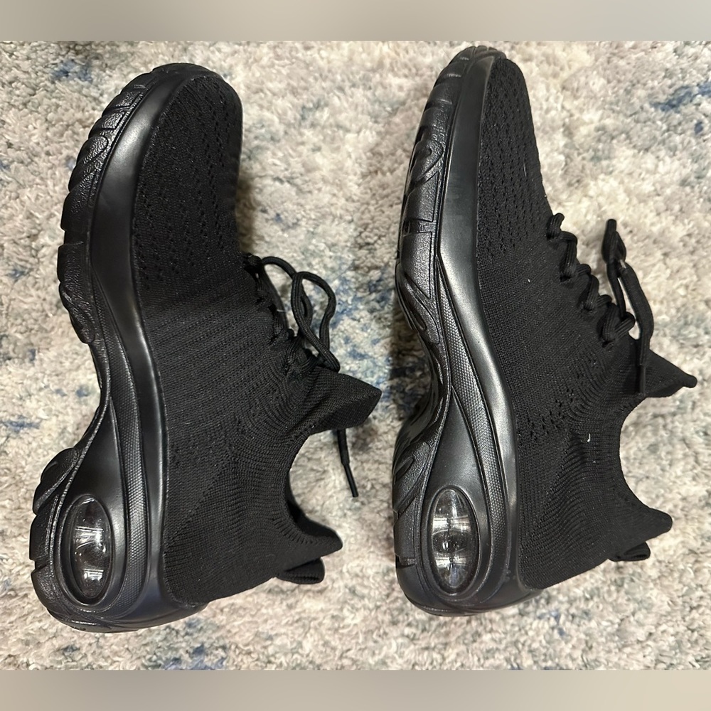 Lightweight athletic shoes